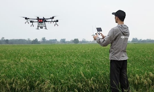 Quanto ganha um piloto de drone agrícola?